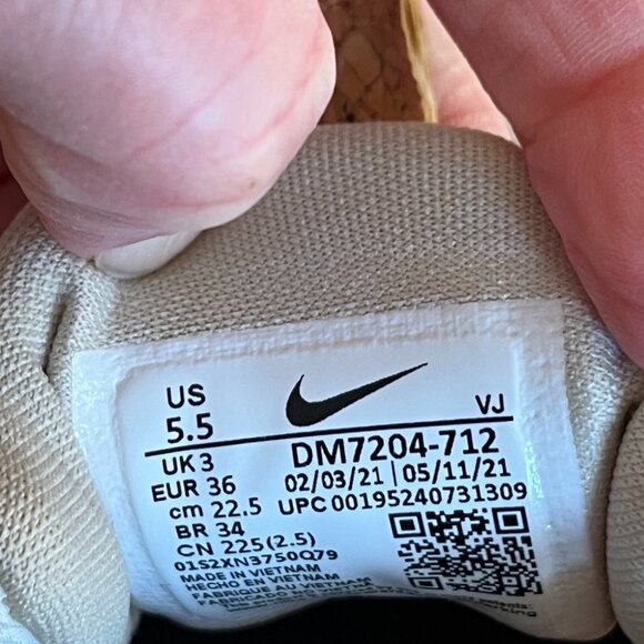 Nike React Escape Run 'Cashmere White Pearl White' Size 5.5 NWOT - Picture 10 of 10